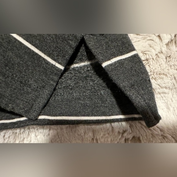 Soma Wknd pullover top long sleeve gray white stripe relaxed Top - Picture 12 of 13